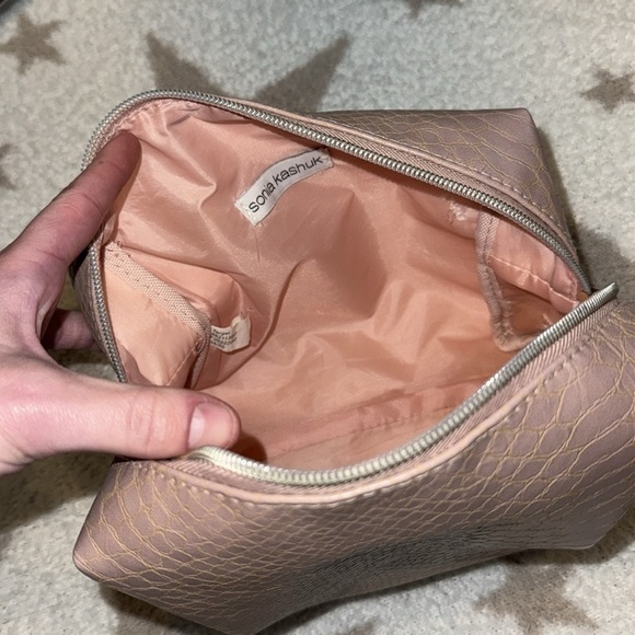 Target- Sonia Kashuk pink makeup bag/toiletry bag- medium size - Picture 5 of 5
